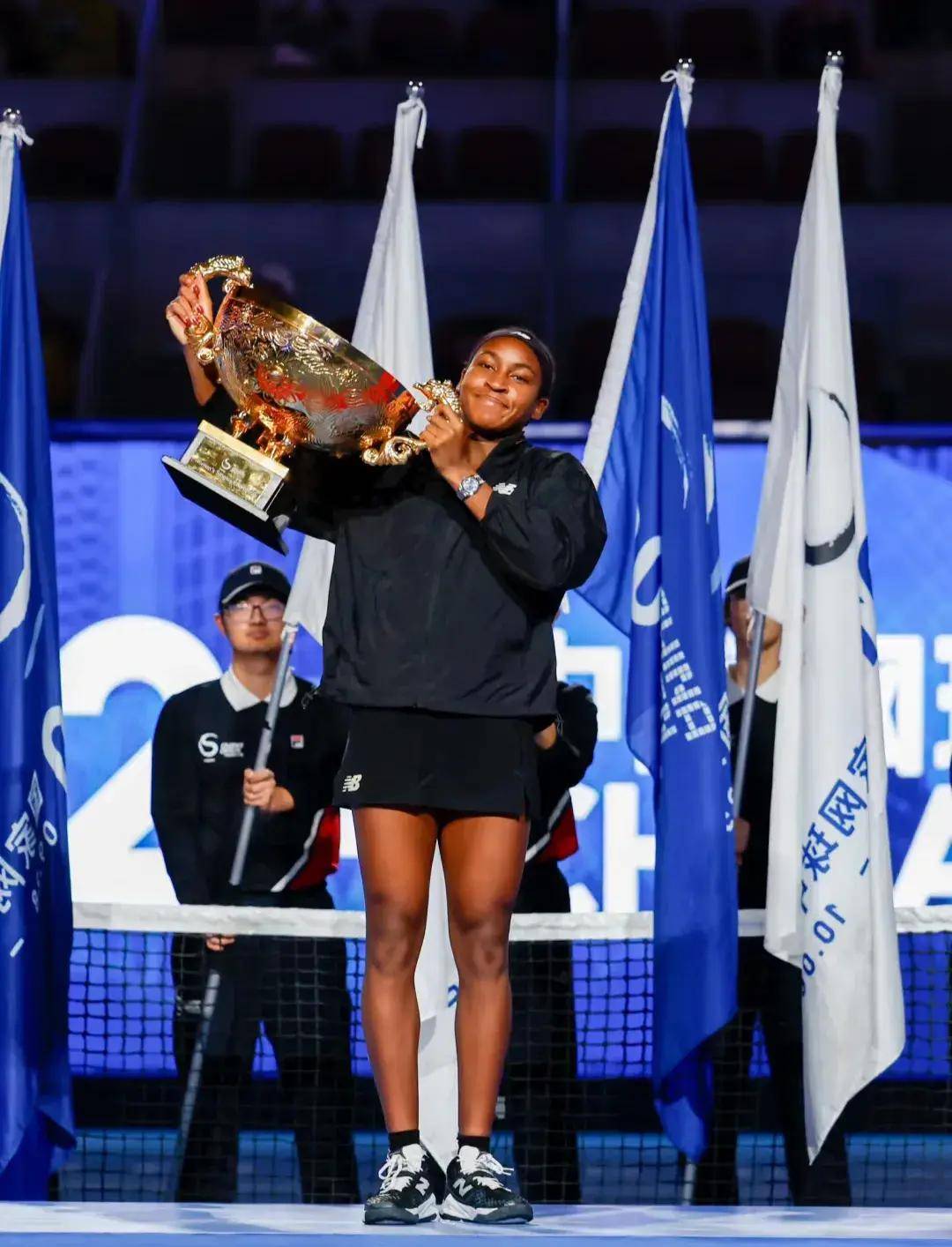 得令人瞩目 得令人瞩目