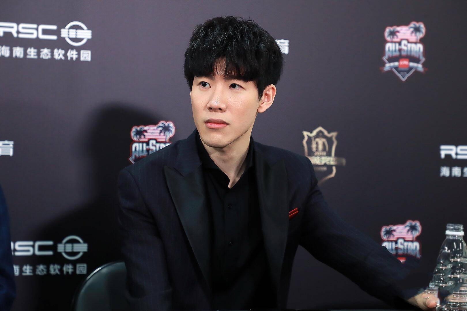 时贡献头球 时贡献头球